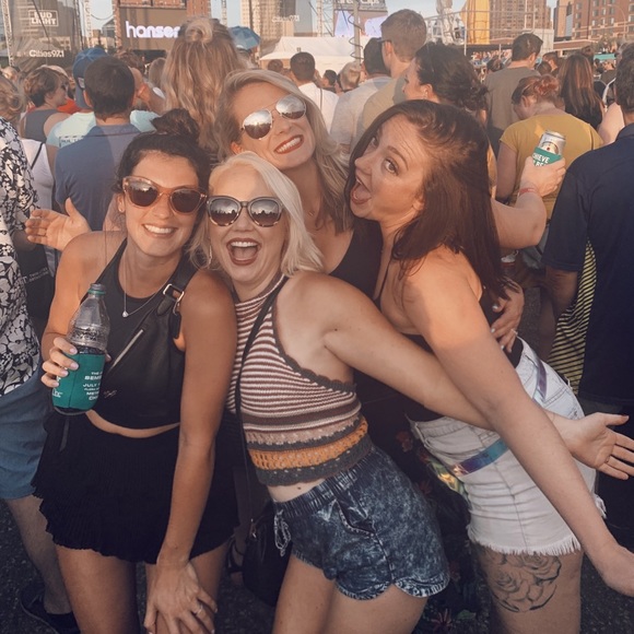 Meet your Posher, Emily - Picture 5 of 7